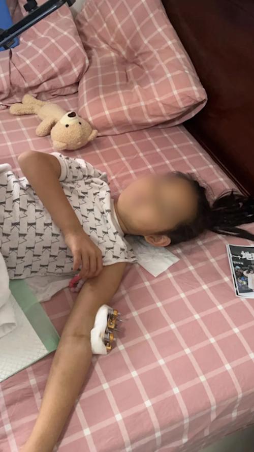 从12楼坠落奇迹生还,10楼坠地奇迹生还